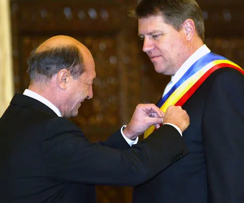 Partidele de opoziţie legalizează o majoritate parlamentară pentru a-l obliga pe Traian Băsescu să desemneze un premier tehnocrat