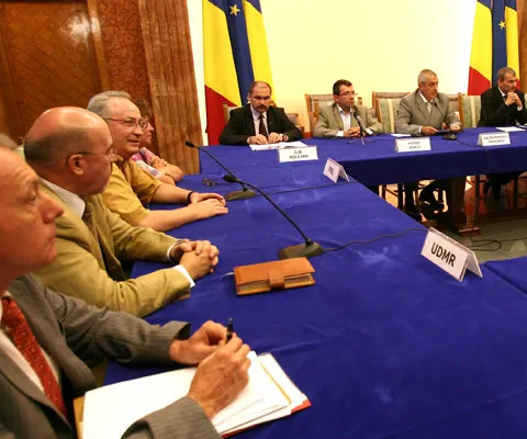 PNL şi UDMR vor doar un acord pentru desemnarea premierului interimar, nu o alianţă sau o coaliţie