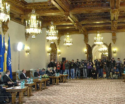 Băsescu: Nu susţin un guvern de tehnocraţi. Vă sugerez să analizaţi ideea unui guvern de uniune naţională