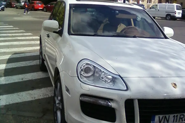 Trecerea de pietoni şi parcarea autovehiculelor
