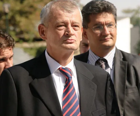 Oprescu: Un guvern tehnocrat ar putea scoate România din criză