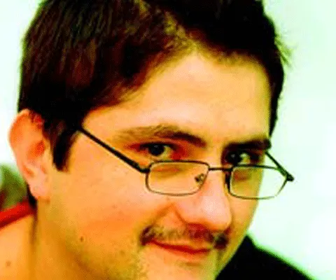 Costi Rogozanu: Deci, după 20 de ani, poate cădea un guvern după o moţiune. E tare, funcţionează cît de cît!