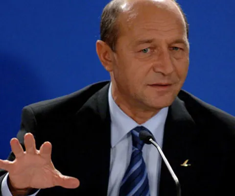 Băsescu spune că, fără banii FMI din decembrie, Guvernul va trebui să opteze ce plăţi nu face
