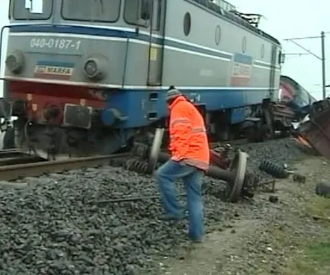 CFR Marfă: Mecanicii sunt vinovaţi pentru accidentul feroviar de sâmbătă dimineaţă