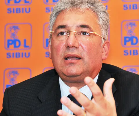 Adrian Videanu: Dacă nu vin banii de la FMI trebuie să tăiem din investiţii, salarii sau pensii