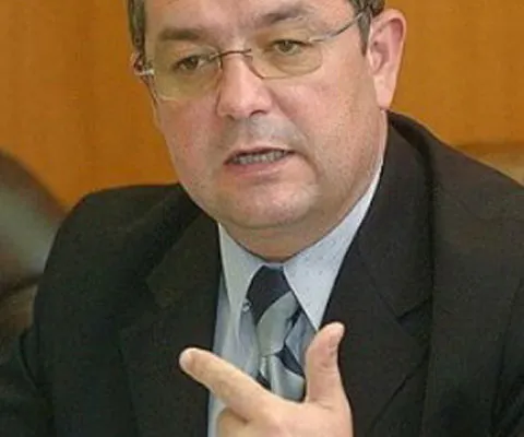 Boc spune că Guvernul demis lucrează la Legea bugetului şi la cea a responsabilităţii fiscale