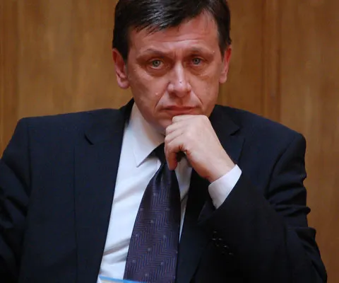 Crin Antonescu: După alegeri, Johannis ar putea conduce un guvern politic