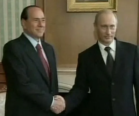 Berlusconi şi-a anulat o întâlnire cu Regele Iordaniei, ca să chefuiască cu Putin