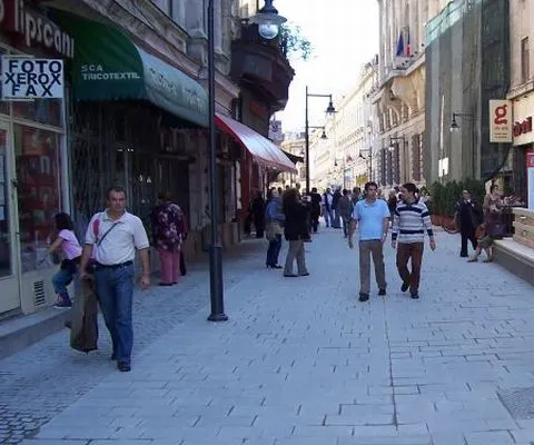 Primăria nu a reziliat contractul cu firma care restaurează zona istorică, a spus viceprimarul Raicu, contrazicându-l pe Oprescu
