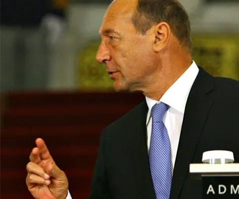 "Guvernatorul" Băsescu: Dacă am da drumul la curs undeva aproape de 5 lei la un euro, am lovi crunt populaţia