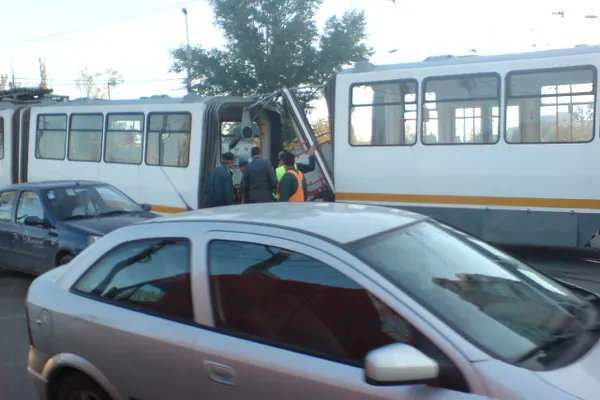 Accident în Capitală - un tramvai a deraiat