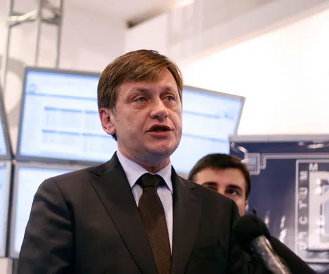 PORTRET DE CANDIDAT: Crin Antonescu - de la rebelul cu plete până la drumul spre Palatul Cotroceni