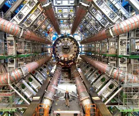 LHC-ul va lua iar startul. "Gaura neagră" a isteriei