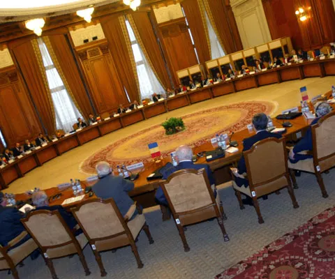 CCR discută, astăzi, cele trei legi pe care Guvernul Boc şi-a asumat răspunderea
