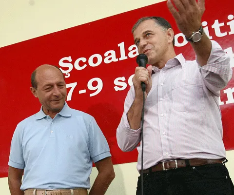 Băsescu spune că PSD a ieşit de la guvernare pentru a ajunge Geoană în turul II
