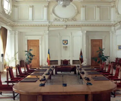 CCR a amânat decizia pentru decembrie pe legile pe care Guvernul Boc şi-a asumat răspunderea