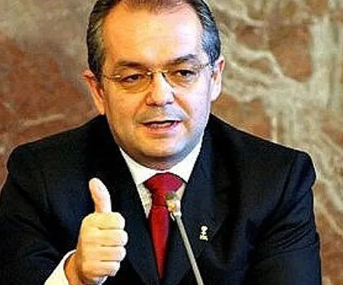 Aura Vasile îl atacă din nou pe Emil Boc: Mai mult decât "imbecil" n-am ce să spun despre dumneavoastră