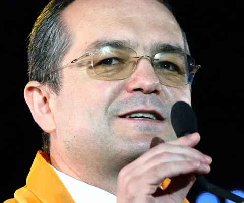Boc spune că Guvernul Croitoru va trece de Parlament şi infirmă că ar urma să candideze la Cameră