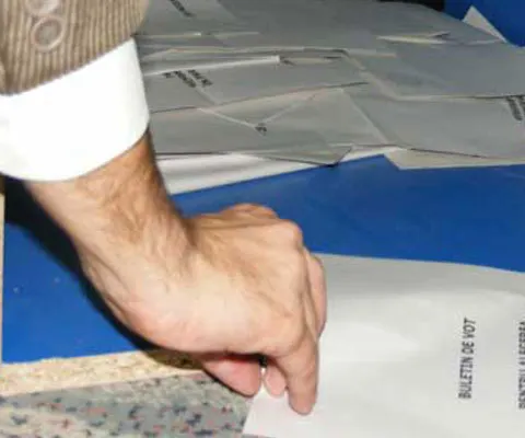 Referendumul pentru unicameral costă de opt ori mai puţin decât cel din 2007, precizează Guvernul