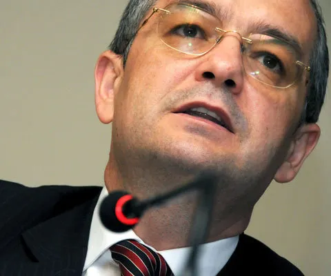 Boc: Guvernul nu are în vedere reducerea salariilor sau a pensiilor