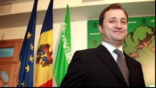 Un expert rus îi recomandă lui Filat să înceapă dialogul cu Putin prin a-i prezenta scuze