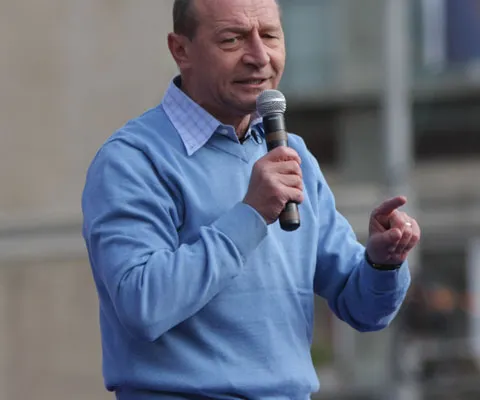 Băsescu: Opţiunea mea rămâne să formez un guvern de dreapta, dar fără premier liberal