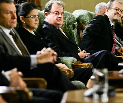Lideri ai PD-L neagă discuţiile cu PNL pentru un nou Guvern