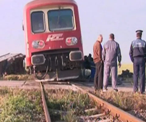Accidentul feroviar din Bistriţa-Năsăud este posibil să fi fost cauzat de o eroare umană