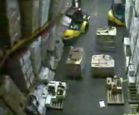 Rusia: Conducătorul unui motostivuitor a distrus în câteva secunde zeci de mii de sticle cu alcool