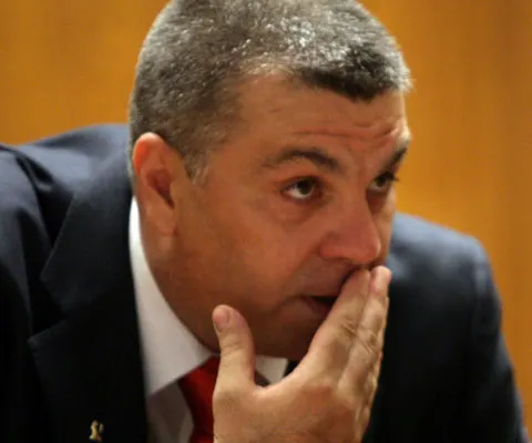 Hotărârea care abilitează Guvernul să depună bugetul nu figurează pe ordinea de zi a plenului