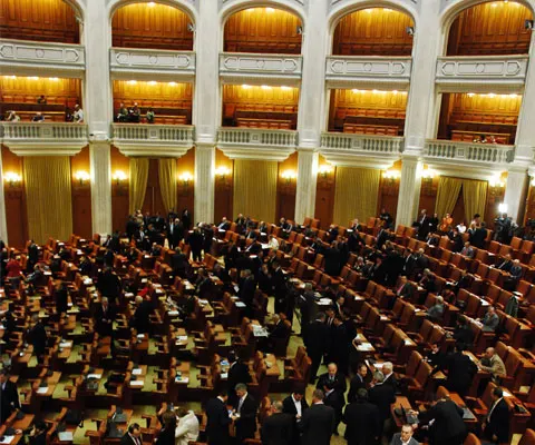 Decizia Parlamentului de a respinge guvernul amână rezolvarea crizei, scrie presa internaţională