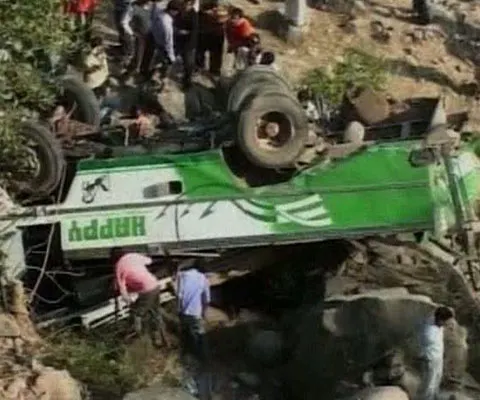 34 de oameni au murit într-un accident rutier în nordul Indiei
