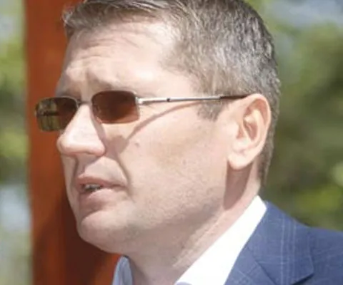 Negoiţă prezintă luni guvernul: 14 miniştri, susţinuţi doar de PD-L şi de parlamentarii independenţi
