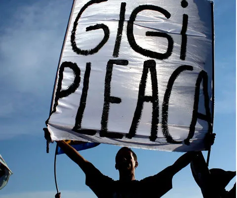 Tensiunea domină în Ghencea: suporterii protestează, Gigi îşi trimite gorilele în tribune!