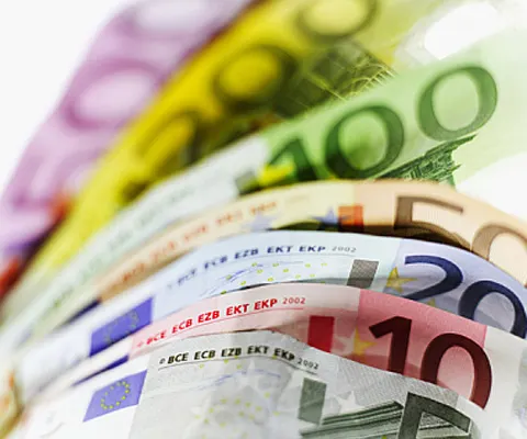 Statul are probleme tot mai mari cu plata pensiilor şi a salariilor