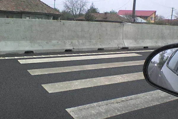 Trecere de pietoni inutilă pe centura de vest din Ploieşti