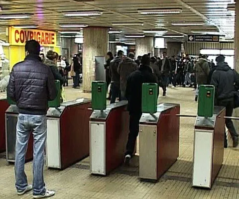 Circa 200 de angajaţi Metrorex au protestat la Guvern, ameninţând cu grevă generală pe 17 noiembrie