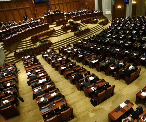 Deputaţii votează astăzi modificare Legii privind funcţionarea Guvernul. Cabinetul Boc va putea veni în Parlament cu un proiect de buget