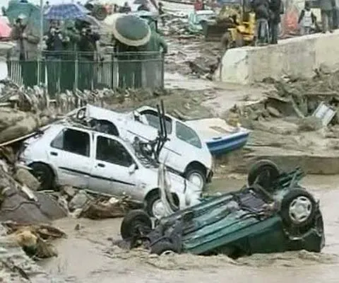 O tânără a murit şi 20 de persoane au fost rănite în urma unei alunecări de teren din Italia