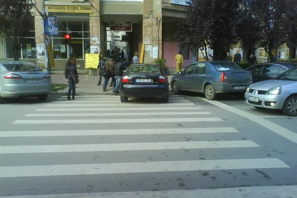 Parcare neregulamentară...pe trecerea de pietoni