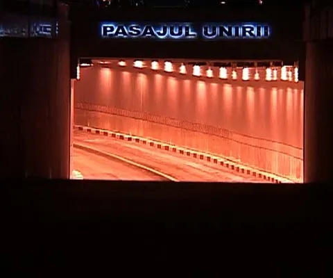 Un şofer care circula cu viteză, a provocat un accident în Pasajul Unirii din Capitală