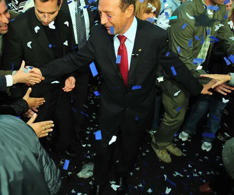 CAMPANIE PE NET: Traian Băsescu şi Crin Antonescu se duelează şi pe ritmuri de hip-hop. VEZI IMAGINI