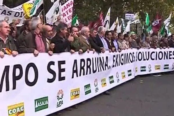 Sute de mii de fermieri au protestat la Madrid cerând ajutor financiar guvernului