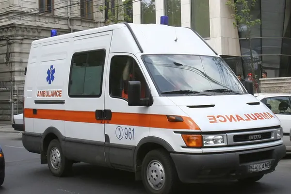 Şase persoane au fost rănite în urma a două accidente rutiere pe DN 2