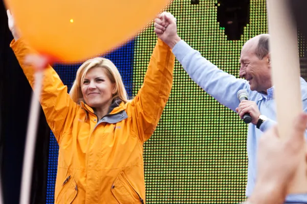 Băsescu spune că este conştient de zvonurile privind o relaţie a sa cu Elena Udrea