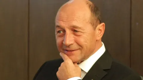 Băsescu spune că trebuie să se gândească dacă promulgă legea prin care Guvernul poate face bugetul