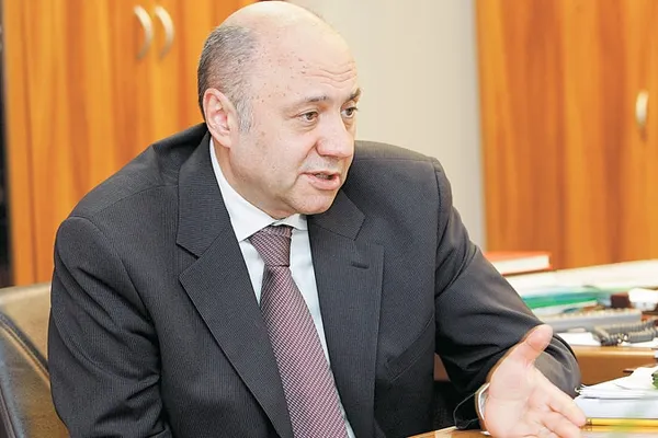Şeful Casei Naţionale de Asigurări de Sănătate, Irinel Popescu, a fost demis de către Emil Boc