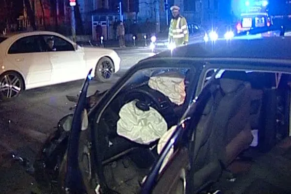 Trei persoane au fost rănite într-un accident rutier, în Bucureşti