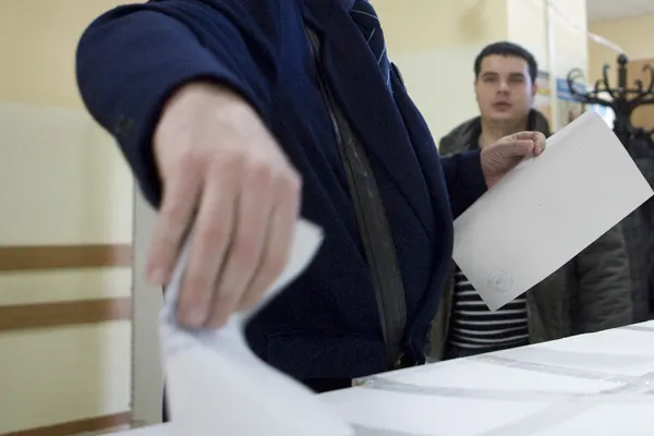 Românii din Italia, Spania şi Republica Moldova au mers în număr mare la vot