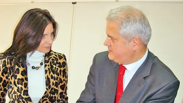 Anca Alexandrescu: Mircea Geoană, e cazul să îţi dai demisia!